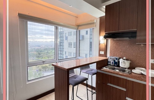 Bonifacio Global City Condominio | Panoramic View of City 1BR | WIFI & NETFLIX | BGC
