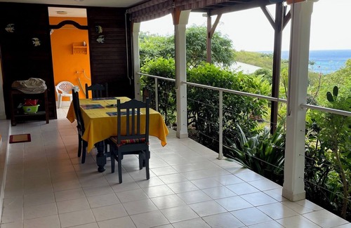 Deshaies Cabaña | Vista panorámica del mar Caribe, a 5 minutos a pie de la playa de Leroux