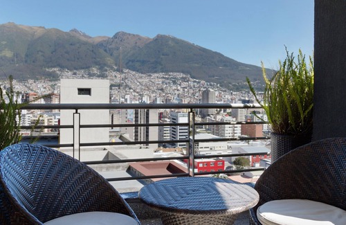 La Floresta Apartamento | VISTA PANORÁMICA A LA CIUDAD Y VOLCÁN PICHINCHA, EL CORAZÓN DE QUITO 1003