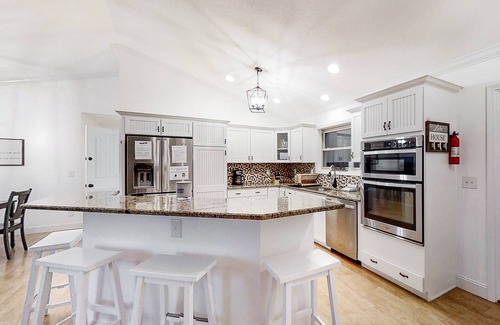 Maynardville Cabina | Panoramic views of Lake Norris, game room & mountain scenery
