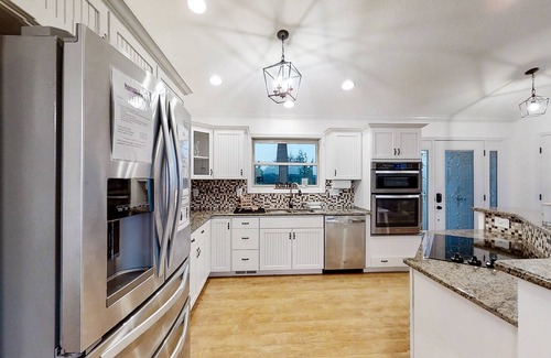 Maynardville Cabina | Panoramic views of Lake Norris, game room & mountain scenery