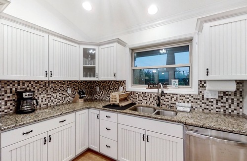 Maynardville Cabina | Panoramic views of Lake Norris, game room & mountain scenery