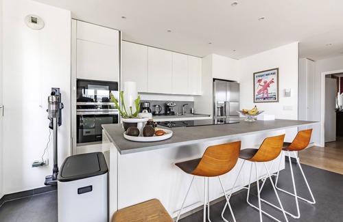 Levallois-Perret Apartamento | Panoramic Wonder, by Veeve