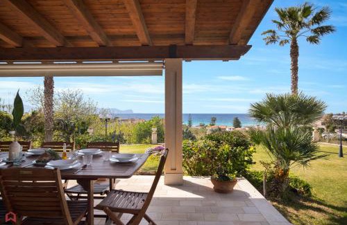 Cinisi Villa | Panoramica Villa con Piscina sul Mare (Sanificata)
