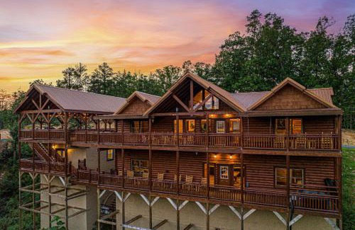 Caton Casa | Papa Bear's Mountain Lodge-amazing gametheater room, indoor year-round pool, great location, Wi-Fi