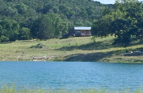 Ingram Cabina | Palacio del Papa en Stacy Ranch, cabina en 120 acres entre Ingram y Hunt, TX