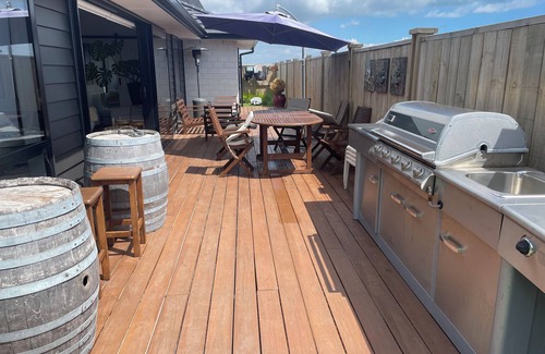 Papamoa Beach Casa | Papamoa Bliss: A Luxury Escape