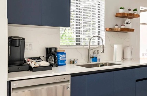 Coral Terrace Casa | Papas Villa Duplex Centrally Located in Miami. Both units included.