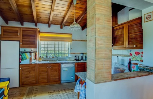 Alcalar Casa | Papoula Apartment in Quinta Velha by LovelyStay