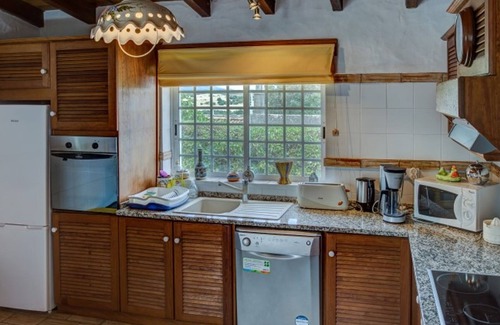 Alcalar Casa | Papoula Apartment in Quinta Velha by LovelyStay
