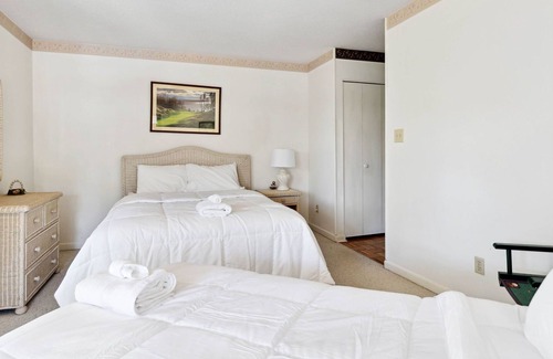 Foxfire Condominio | Par at Foxfire- Pool, Steps away from Golf Course!