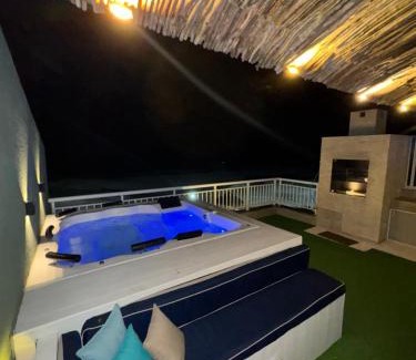 Porto das Dunas Apartamento | Paraíso Beach - Terramaris - Cobertura duplex frente mar, pé na areia, próximo ao Beach Park
