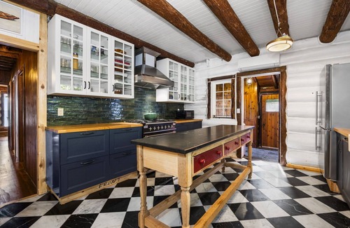 Northport Cabina | Paradesia Cove Summar