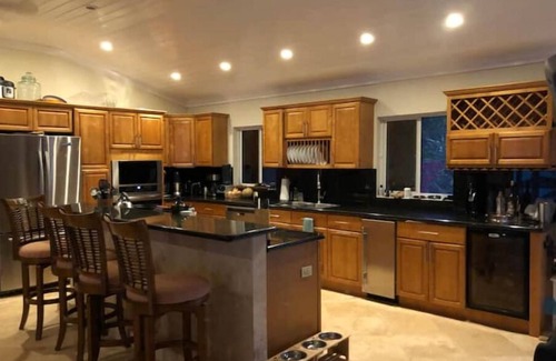 Spanish Wells Casa | Paradise at Sunset, Beach, Outdoor Bathtubs!