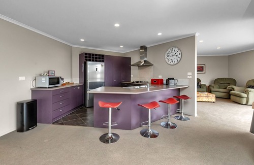Ruakaka Casa | Paradise at the Bay - Ruakaka Holiday Home