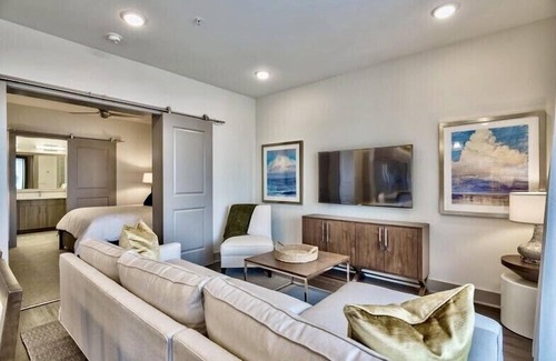 West Panama City Beach Complejo | Paradise At The Pointe on 30A by Rosemary Beach, Resort Condo, Free bikes