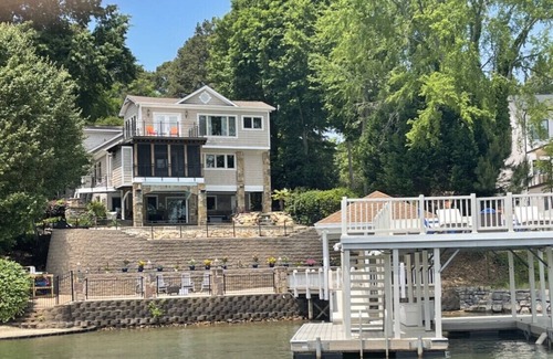 Lake Norman of Catawba Casa | PARADISE AT THE LAKE-Pool & Optional Boat Rental. Great for families! Generator