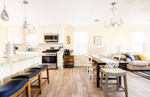 Galveston Casa | Paradise Awaits! Centrally Located Beach Retreat! Close To Everything!