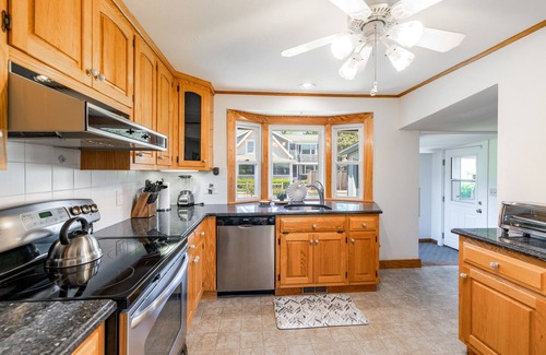 Dennis Port Casa | Paradise Awaits you! Sleeping 14, this oceanfront complex is perfect!
