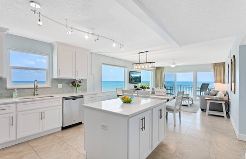 Satellite Beach Condominio | Paradise Beach Club by Happy Palm Stays