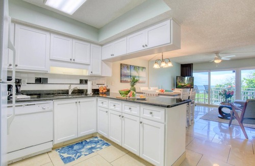 Satellite Beach Condominio | Paradise Beach Club by Happy Palm Stays