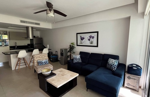 Flamingos Condominio | Paradise Front Beach Condo con antena de TV SHAW y servicios adicionales