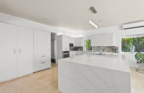 Eastern Honolulu Casa | Paradise Beach Estate: 6BR Oceanfront Villa w/ Pool, Spa & Views