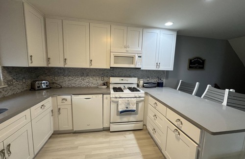 Wildwood Crest Casa | Paradise by the Ocean Steps to best beach.Ocean Front pool. Private garage.