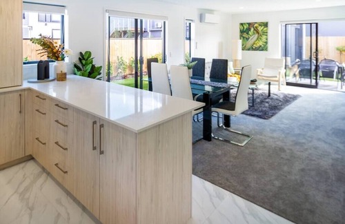 Upper Riccarton Casa | Paradise Called Home, 3 Bed, 2.5 Bath, Garage