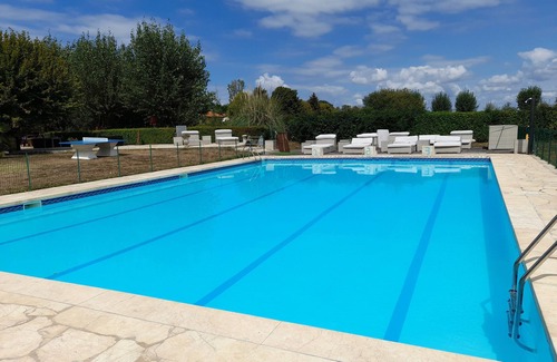 Sarrecave Alquiler De RV | Paradise Chalets and Camping