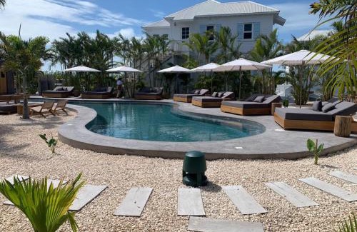 San Pedro Villa | Paradise Cove and The PoolClub at Mahogany Bay