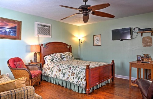 Guntersville Casa | Paradise Cove Cabin with Boathouse and Dock