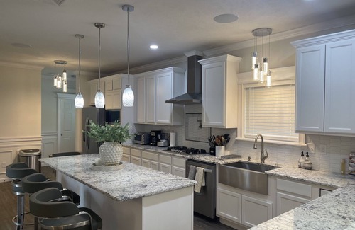 East Stroudsburg Casa | Paradise Dreamers/Hot Tub/Pool/Games/Fire Pit/Hammocks/BBQ Grills