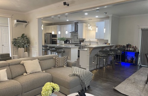 East Stroudsburg Casa | Paradise Dreamers/Hot Tub/Pool/Games/Fire Pit/Hammocks/BBQ Grills