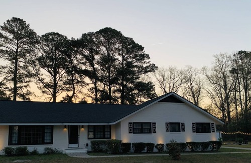 Kinston Casa | Paradise Escape: Jacuzzi, Fire Pit, Game Room