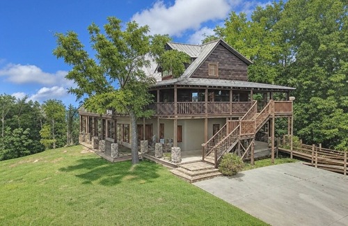 Sevierville Cabina | Paradise Glenn,Theater, Private 20 Acre Estate, $1089 FREE tickets each paid day