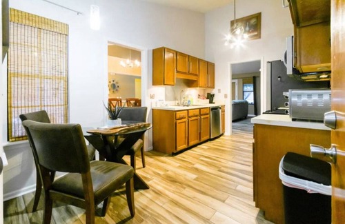 Arlington Casa | Paradise, Hot Tub, Free Wine, Mins from Mayo Clinic and Beach
