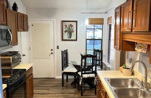 Arlington Casa | Paradise, Hot Tub, Free Wine, Mins from Mayo Clinic and Beach