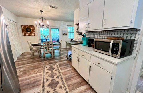 Country Club Estates Casa | Paradise is waiting for you! Minutes away from St. Simons, Jekyll, Golf & FLETC!