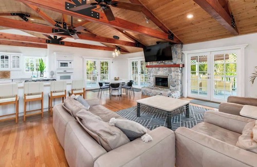 Mount Helix Casa | Paradise Lagoon Resort Style Pool Getaway