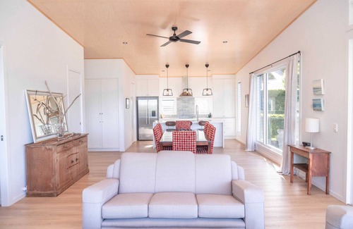 Seventeen Seventy Casa | Paradise Lights - Barton Street, Town of 1770