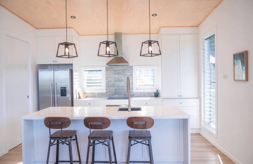 Seventeen Seventy Casa | Paradise Lights - Barton Street, Town of 1770