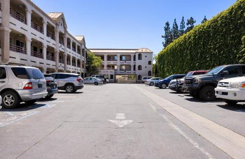 Winnetka Hotel | Paradise Lodge - Canoga Park, Los Angeles