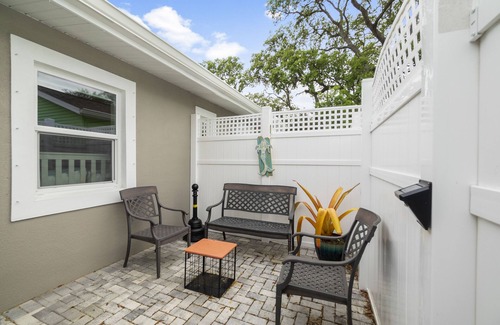 Tropic Condominio | Paradise Palms Eco-Friendly 102 w/ private patio