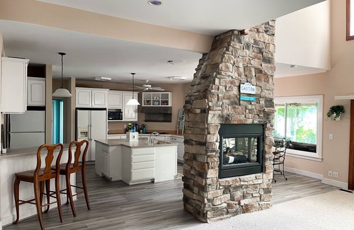 Littleton Casa | 💥PARADISE POINTE: 3 Floors, 7 BDR, 14 Beds, 19 Guests, PET FRIENDLY 🥇