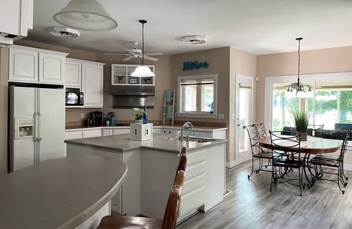 Littleton Casa | 💥PARADISE POINTE: 3 Floors, 7 BDR, 14 Beds, 19 Guests, PET FRIENDLY 🥇