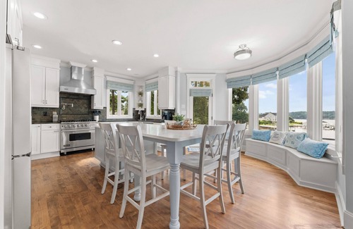Lake Norman of Catawba Casa | Paradise Pointe by AvantStay | Lakefront + Views + Playset