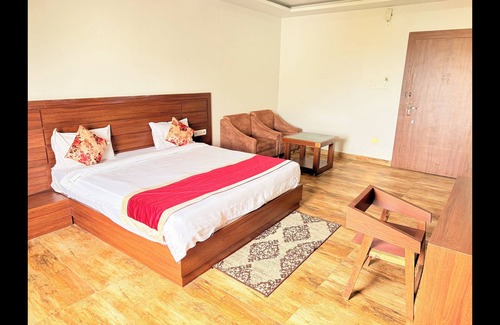 Rasulgarh Hotel | PARADISE PREMIUM