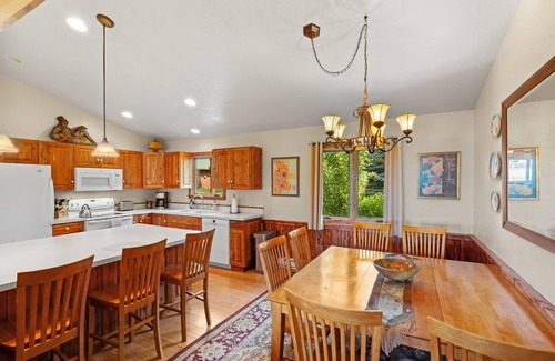 Livingston Cabina | Paradise Ranch: 2 Cabins Great for Families, Wedding Guests, Montana Adventurers