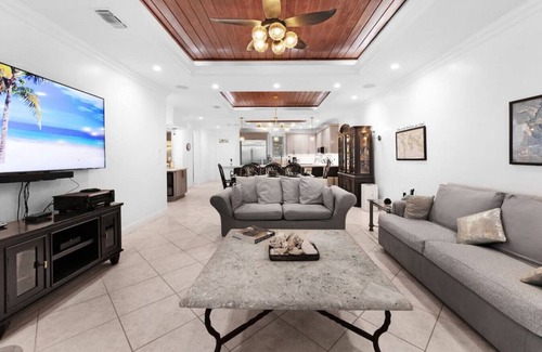 Bahamas Terrace Condominio | Paradise Retreat, A Tropical Oceanfront Villa